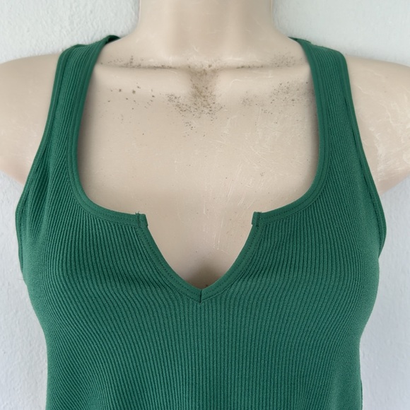 Bozzolo kelly green ribbed bodycon sleeveless crop top size small/medium - Picture 3 of 8